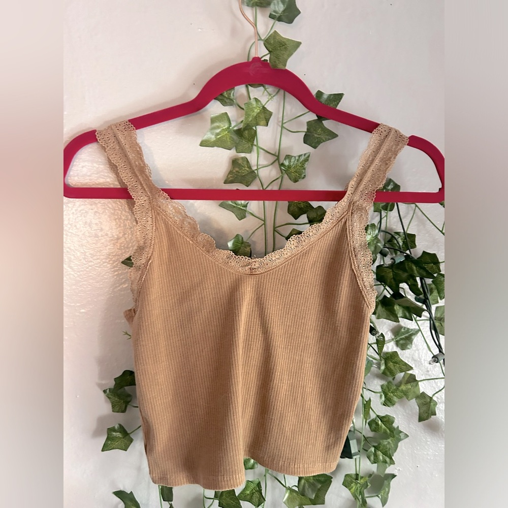 Cute light brown tank top 🤎